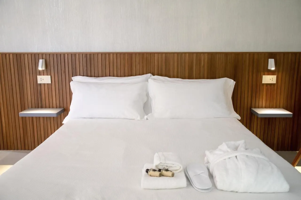 Villa D'Orville Luxury Suites טאורמינה 0*,