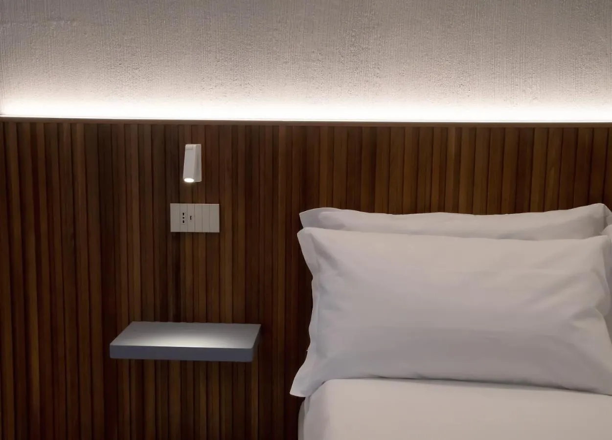 Villa D'Orville Luxury Suites 陶尔米纳