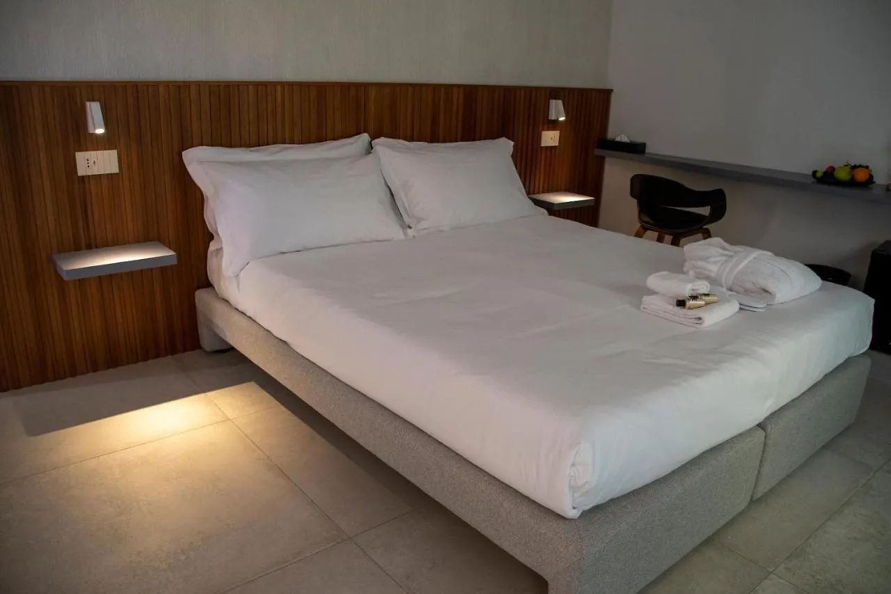 Villa D'Orville Luxury Suites 陶尔米纳